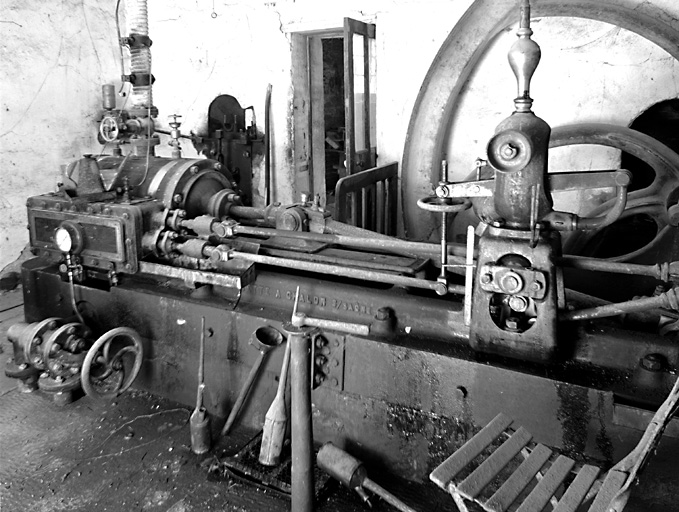 Machine a vapeur pinette batiment des fours de 1872 greve sur le mignon 1993